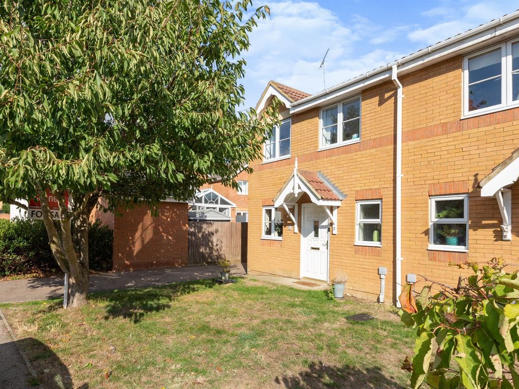 2 bed semidetached house for sale in Moors Close, Deanshanger, Milton
