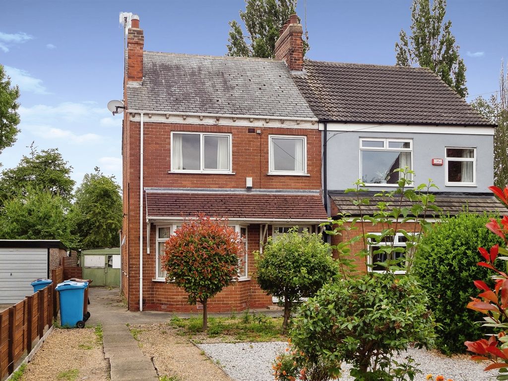 3 bed semidetached house for sale in James Reckitt Avenue, Hull HU8