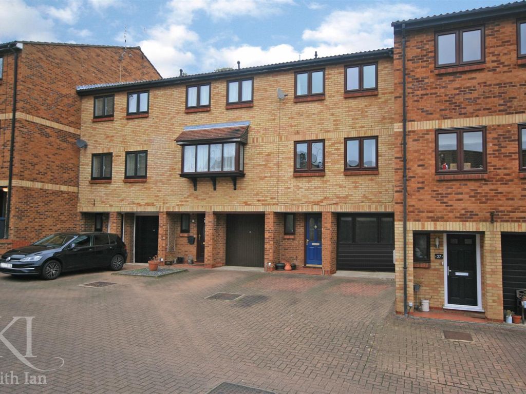 4 bed town house for sale in Page Hill, Ware SG12, £425,000 Zoopla