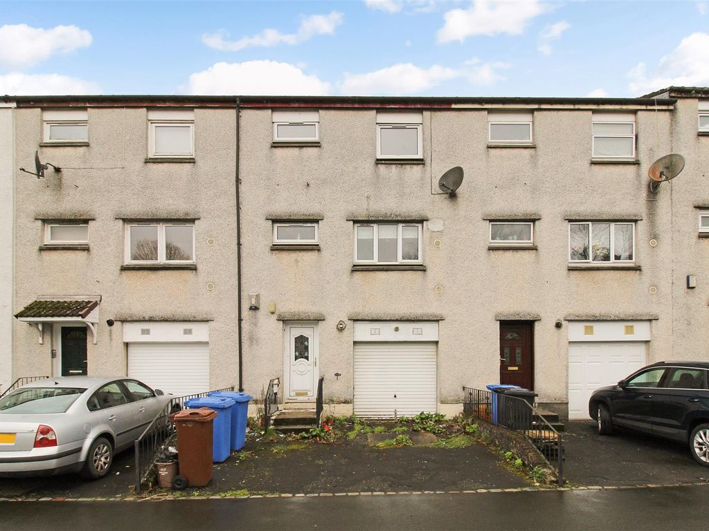 4 bed terraced house for sale in Ladyton Estate, Bonhill, Alexandria