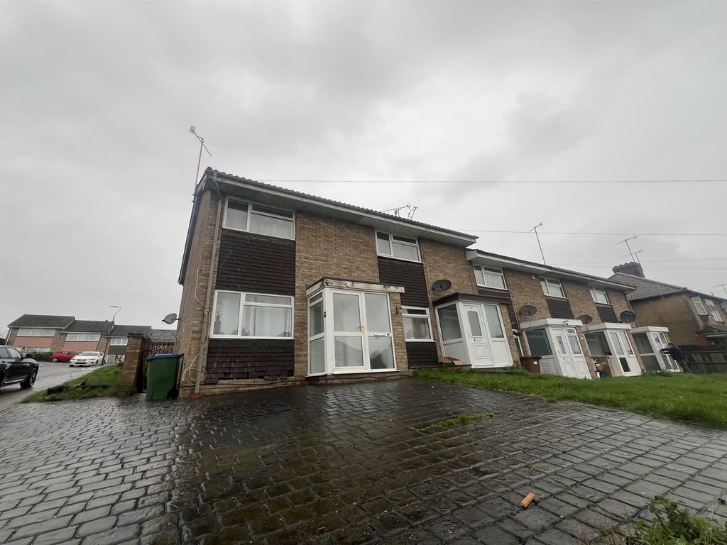 2 bed end terrace house to rent in Heron Hill, Belvedere DA17, £1,600