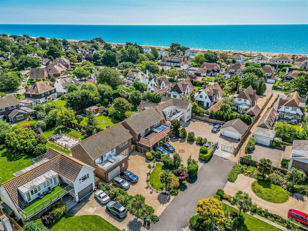 4 bed property for sale in Meadow Way, Aldwick, Bognor Regis PO21, £