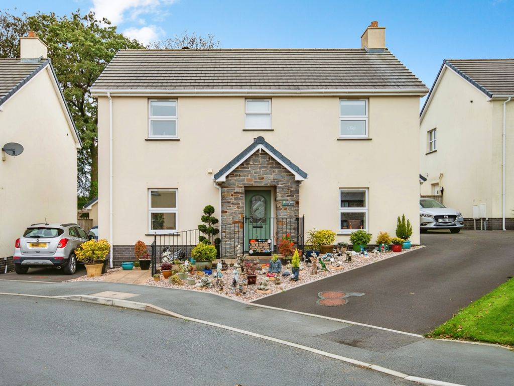 4 bed detached house for sale in Sunnybank Gardens, Narberth SA67, £