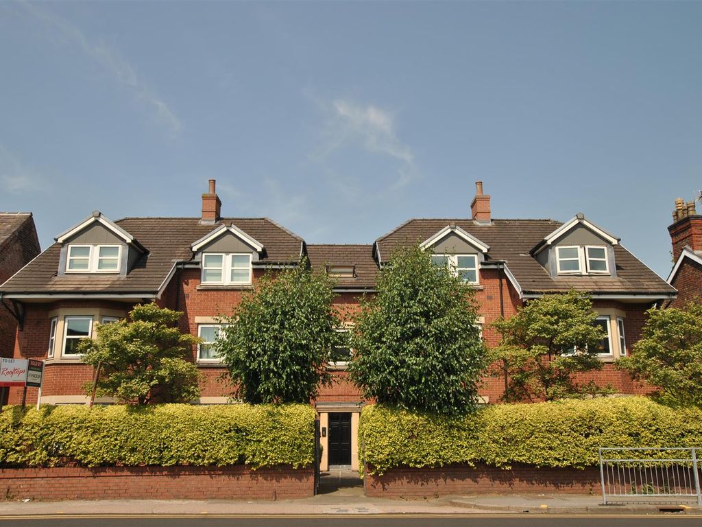 2 bed flat for sale in Provender Close, Broadheath, Altrincham WA14