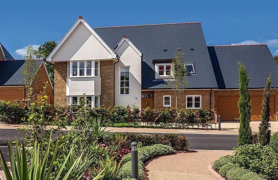 5 bed flat to rent in High Road, Chigwell IG7, £6,500 pcm Zoopla