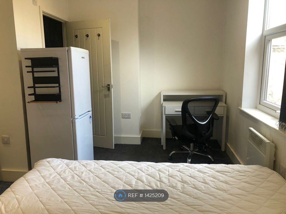 Studio to rent in Lea Road, Wolverhampton WV3, £450 pcm Zoopla