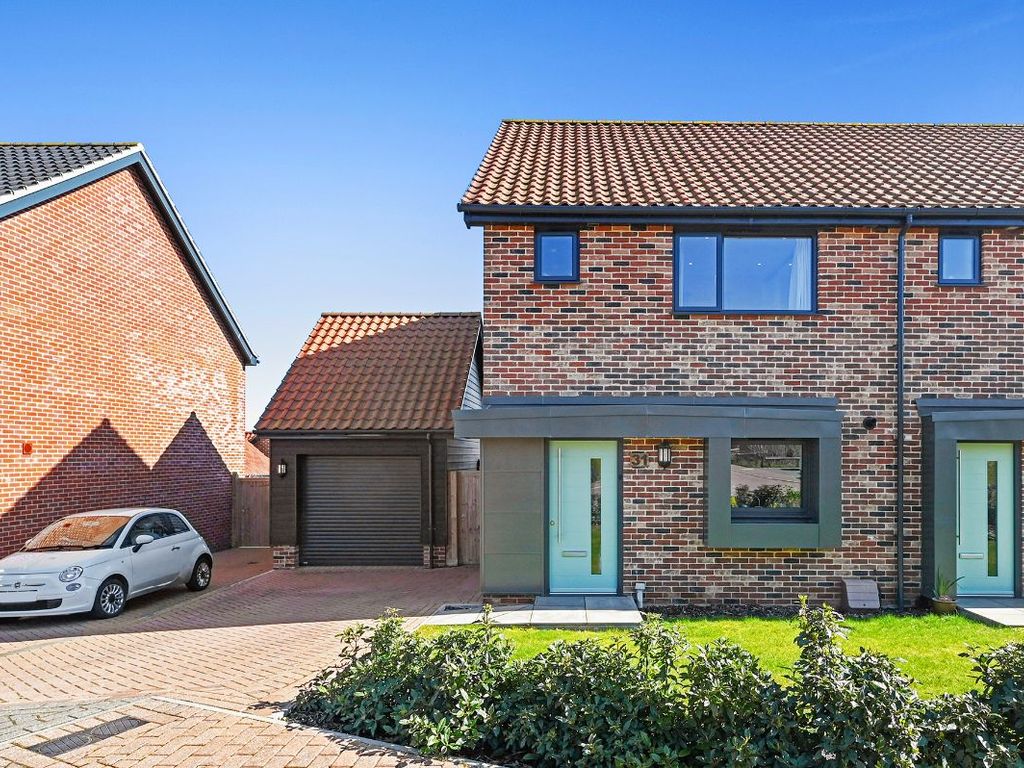 3 bed semidetached house for sale in Goldsmiths, Ufford, Woodbridge