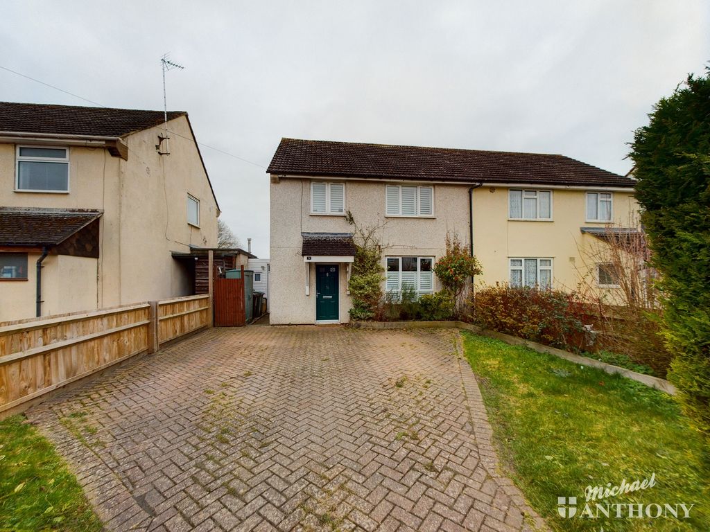 3 bed semidetached house for sale in Grenville Road, Aylesbury HP21