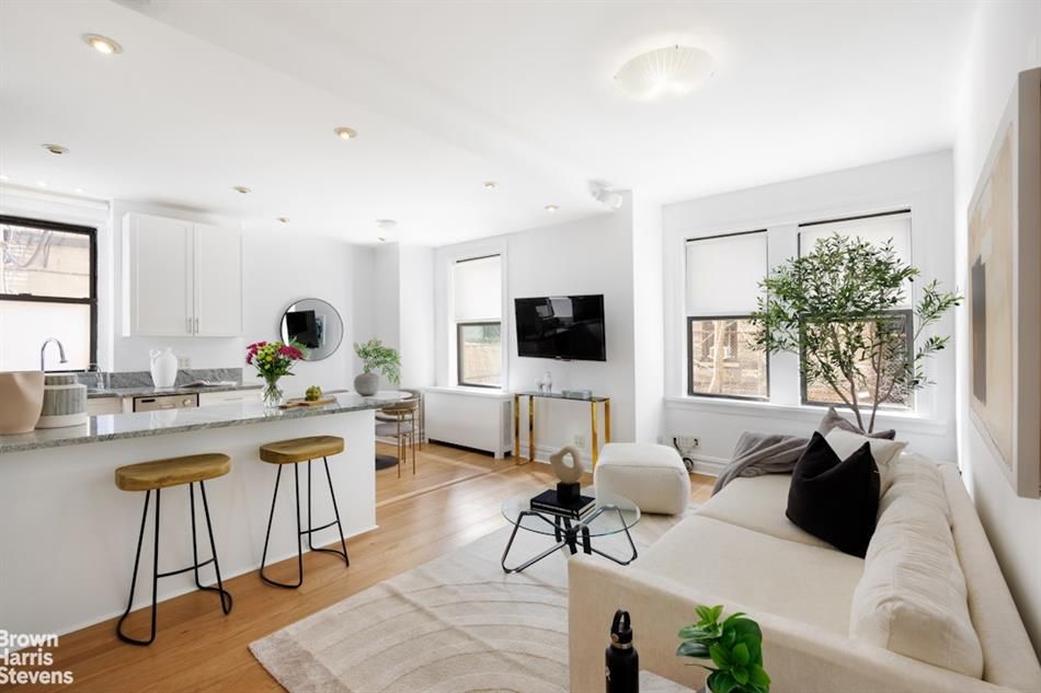 Studio for sale in 334 W 86th St 1E, New York, Ny 10024, Usa, £501,744