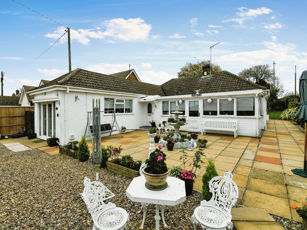 3 bed detached bungalow for sale in Archdale Close, West Winch, King's