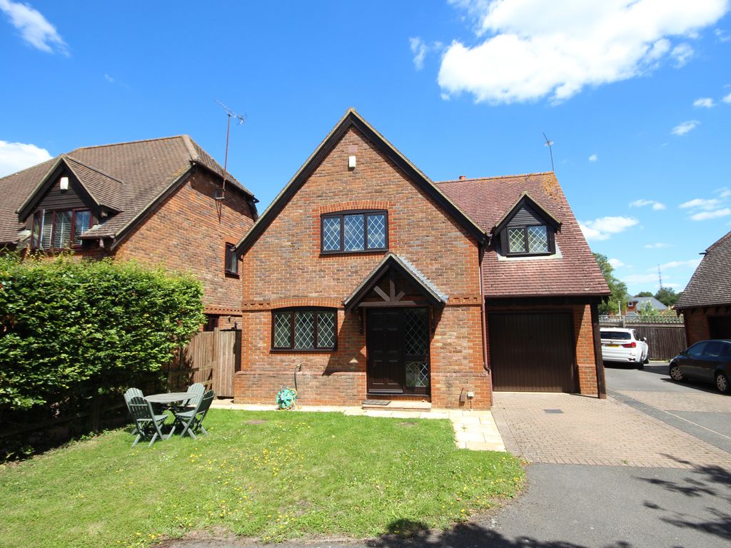 4 bed detached house to rent in London Road, Wokingham RG40 Zoopla
