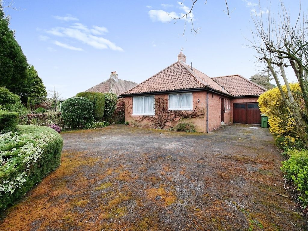 2 bed detached bungalow for sale in Princess Road, Strensall, York YO32