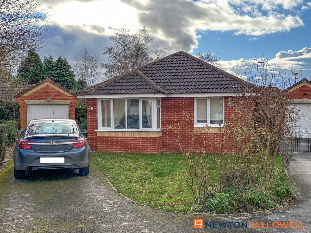 3 bed detached bungalow for sale in Clipsham Close, Fernwood, Newark