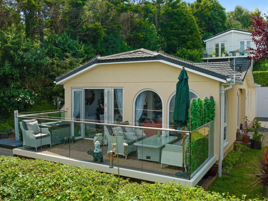 2 bed mobile/park home for sale in Sandbanks, Walton Bay, Clevedon BS21