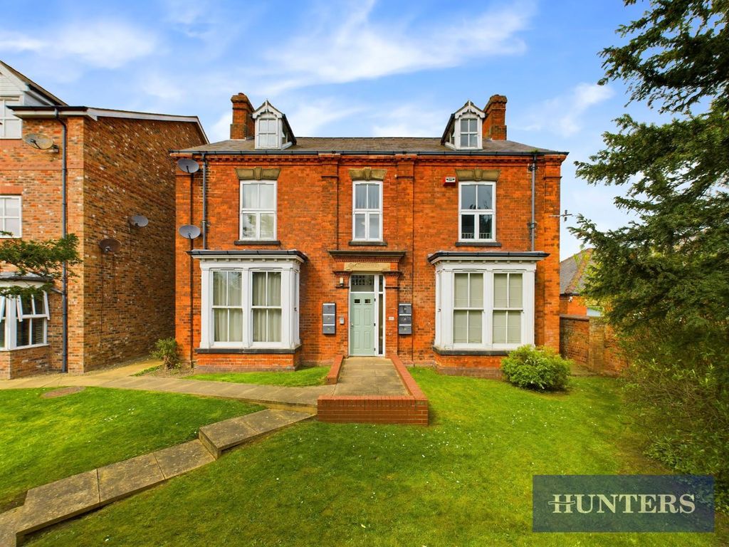 1 bed flat for sale in Marton Road, Bridlington YO16, £45,000 Zoopla