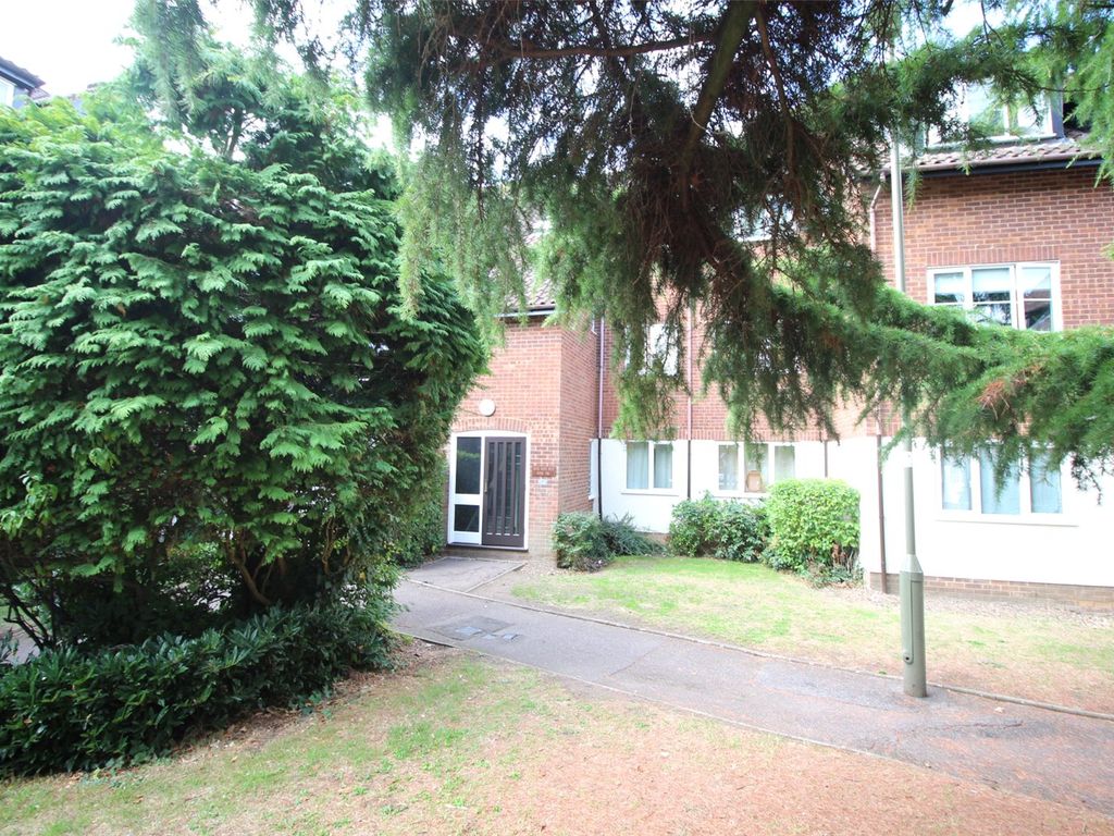 2 bed flat for sale in Galdana Avenue, New EN5 Zoopla