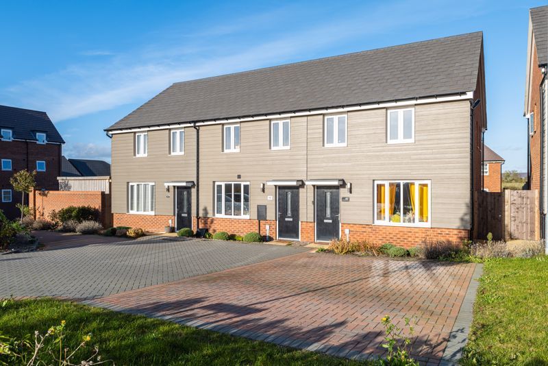 3 bed end terrace house for sale in Kitchener Drive, Milton Keynes MK17
