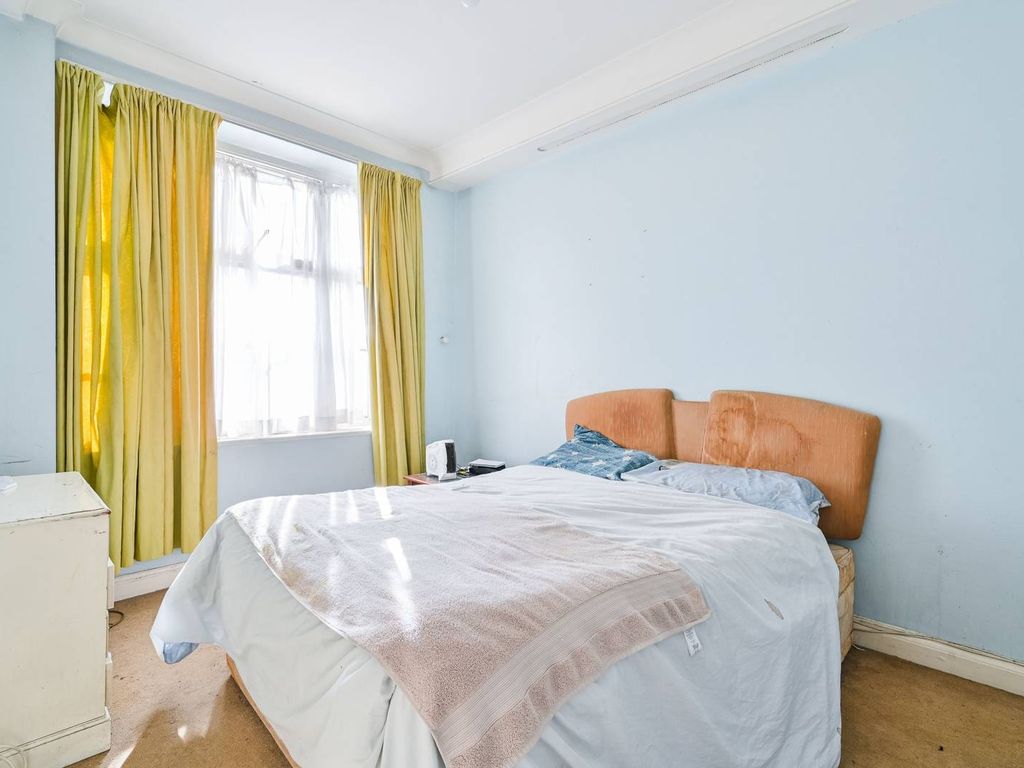 2 bed flat for sale in Hertford Street, Mayfair, London W1J, £1,100,000