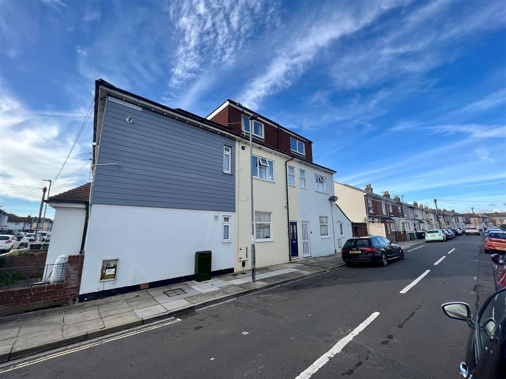2 bed property for sale in New Road East, Portsmouth PO2, £179,995 Zoopla