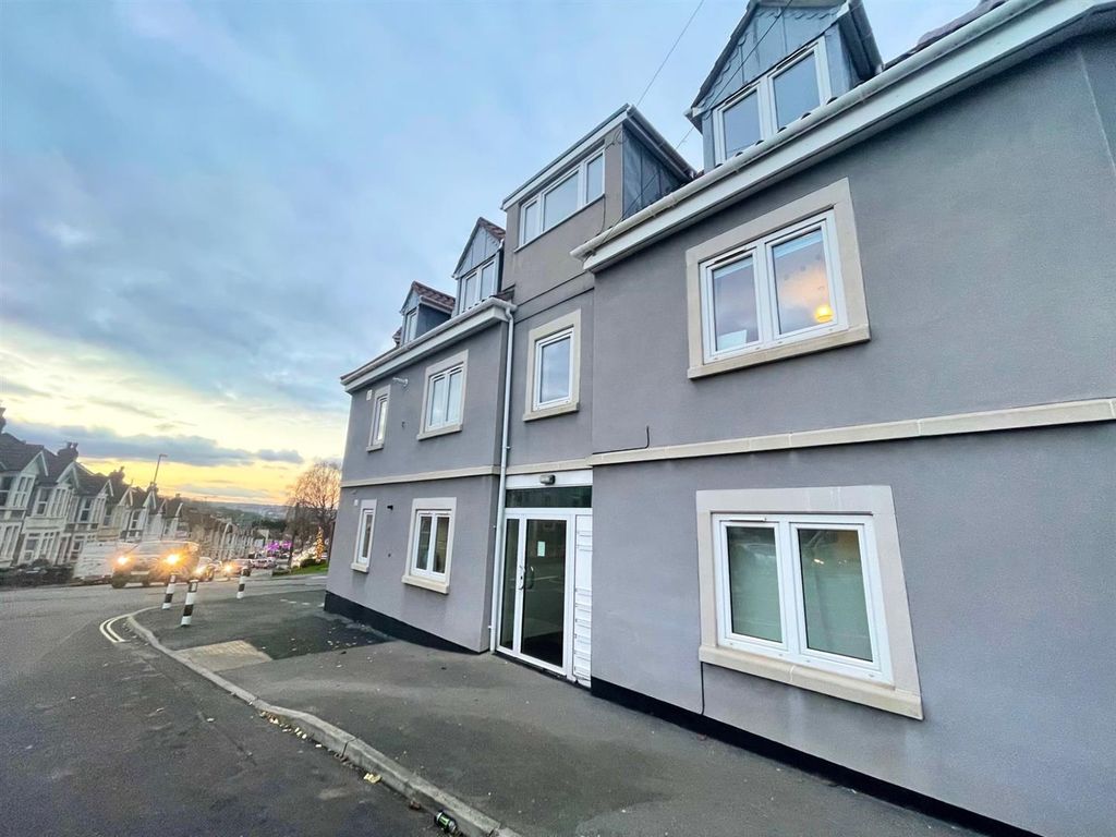 1 bed flat to rent in Wick Crescent, Brislington, Bristol BS4, £900 pcm