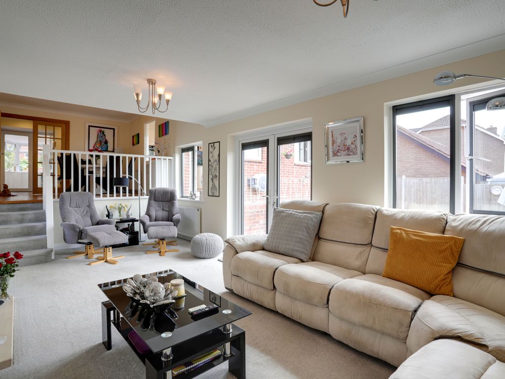 3 bed detached bungalow for sale in Fern Road, Newton Abbot TQ12, £