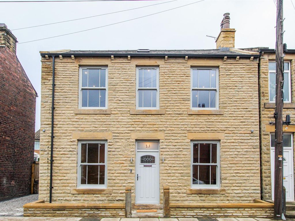 3 bed detached house for sale in Wycliffe Street, Ossett WF5, £240,000 Zoopla