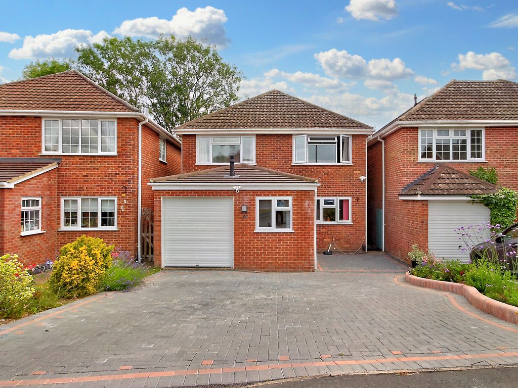 4 bed detached house for sale in Cumberland Avenue, Basingstoke RG22