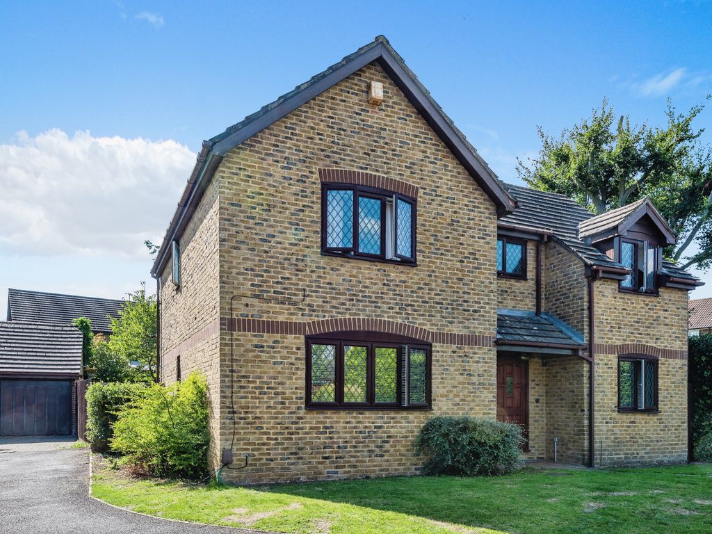4 bed detached house for sale in Fairacres, Tadworth KT20, £800,000