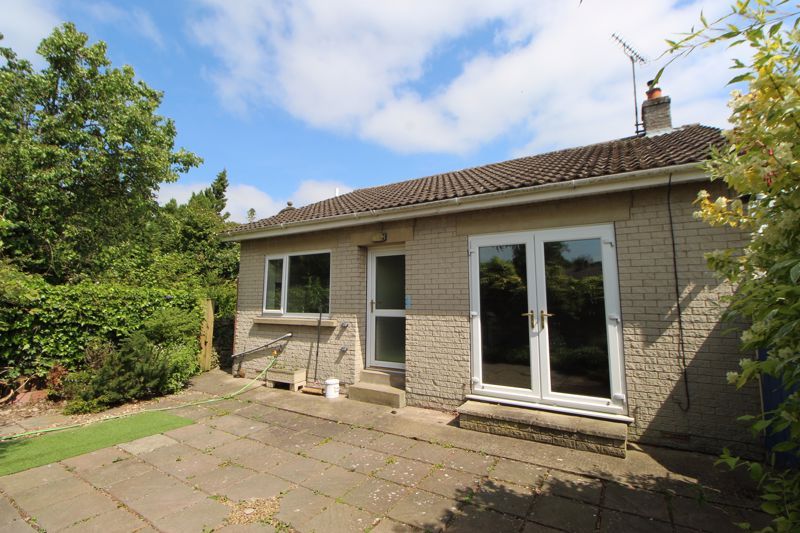 2 bed detached bungalow for sale in Hawthorn Lane, Pickering YO18, £