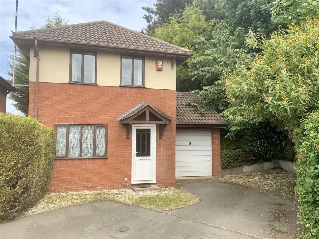 3 bed detached house for sale in Canon Hudson Close, Willenhall