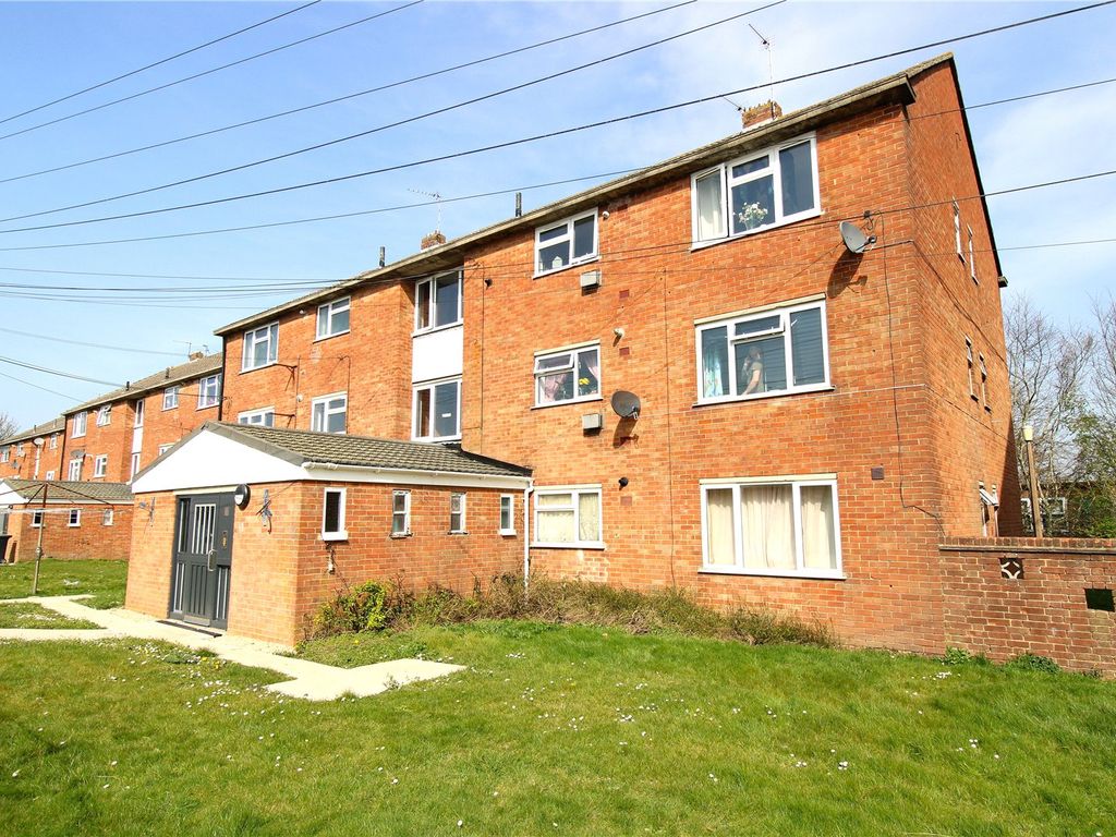 2 bed flat for sale in Wordsworth Drive, Upper Stratton, Swindon SN2