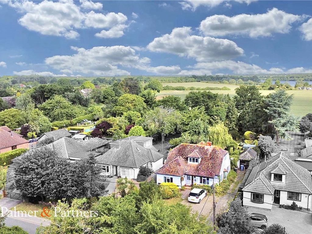 4 bed bungalow for sale in Holbrook Road, Stutton, Ipswich, Suffolk IP9