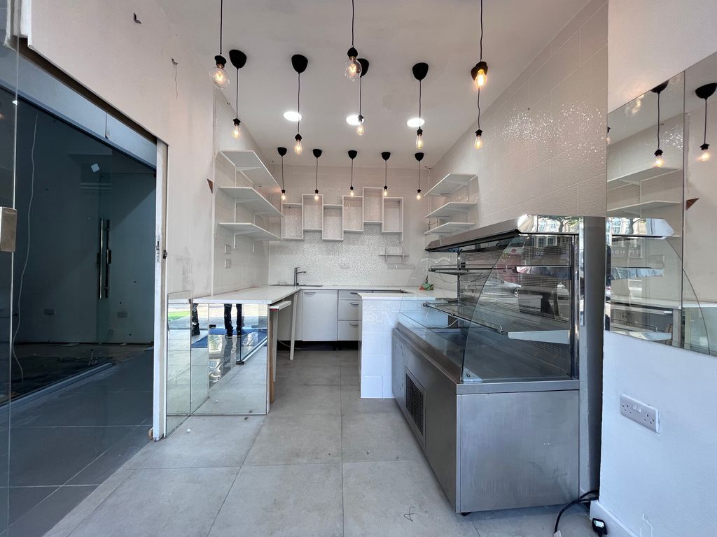 Office to let in Green Lane, Ilford IG3, £12,000 pa Zoopla