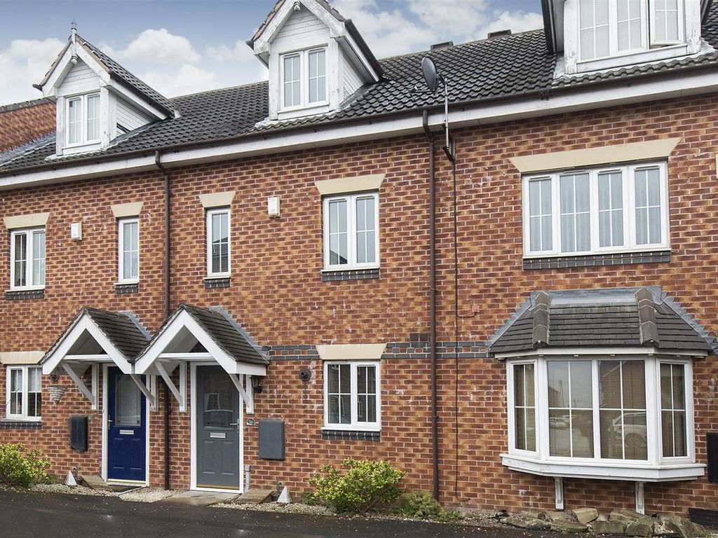 3 bed mews house for sale in Moorcroft, Ossett WF5, £199,950 Zoopla