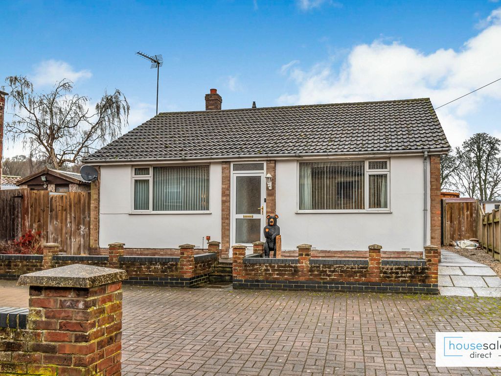 2 bed detached bungalow for sale in Gale Gate North Newbald, York YO43