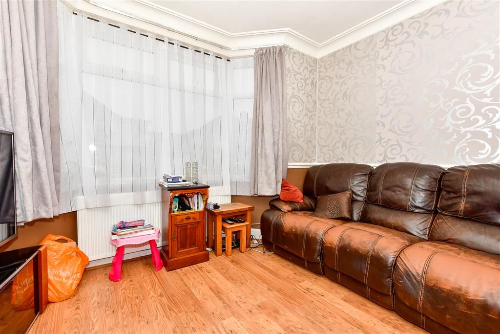 4 bed end terrace house for sale in Hurst Avenue, London E4, £550,000