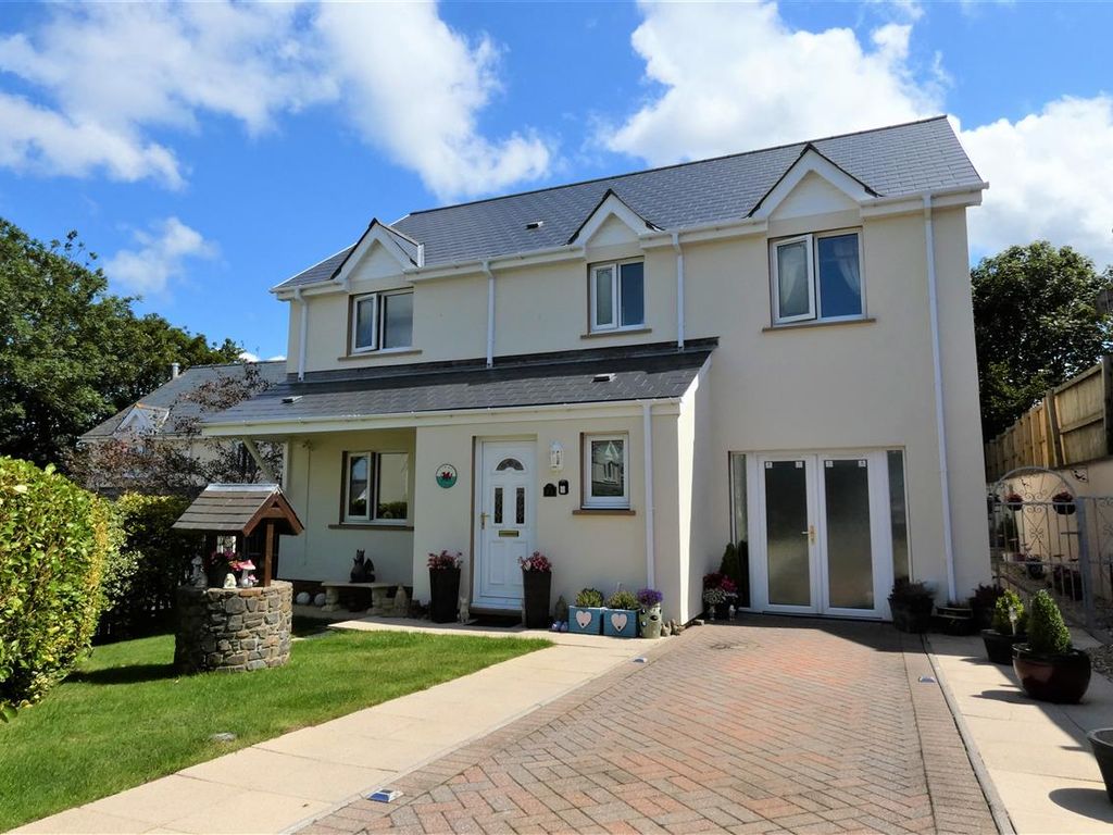 5 bed detached house for sale in Tudor Gardens, Merlins Bridge