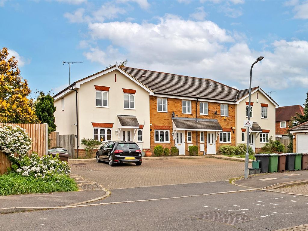 3 bed terraced house for sale in Liberty Walk, St.Albans AL1, £625,000