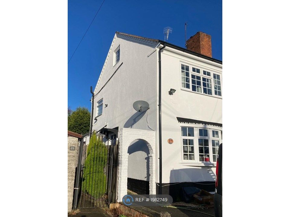 3 bed semidetached house to rent in East Rd., Bromsgrove B60, £1,300