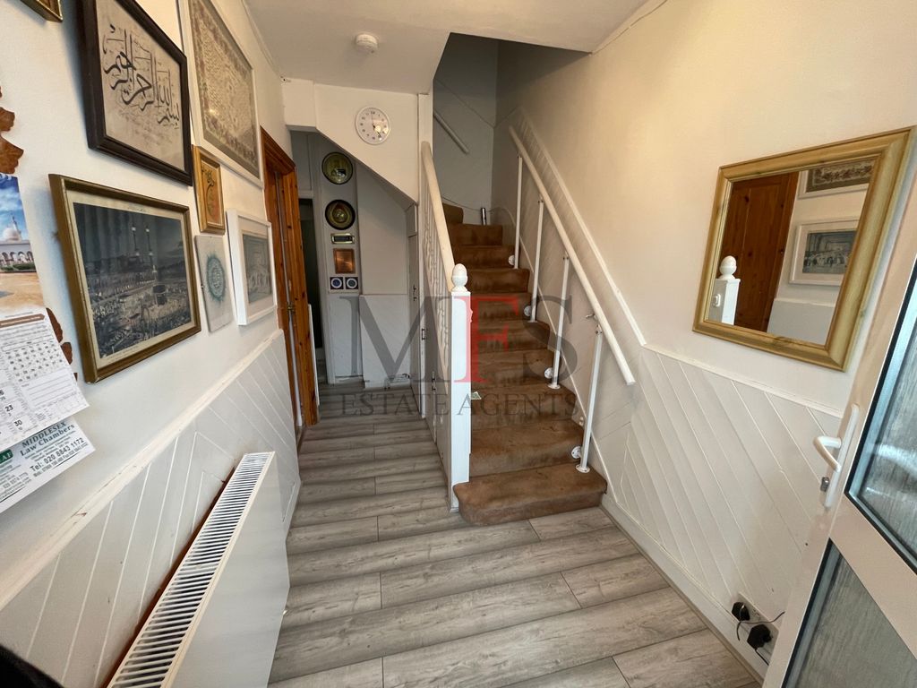 4 bed end terrace house for sale in Scotts Road, Southall UB2 Zoopla