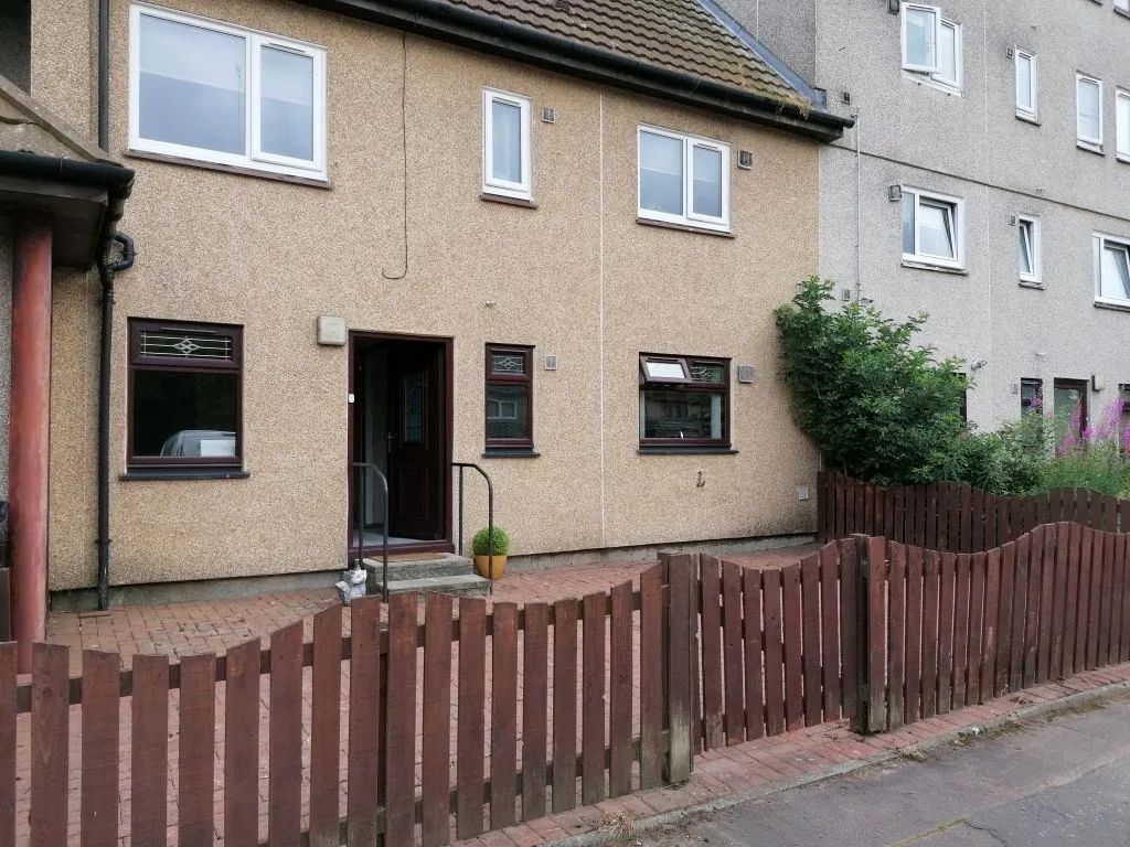 3 bed flat for sale in Leven Walk, Livingston EH54, £95,000 Zoopla