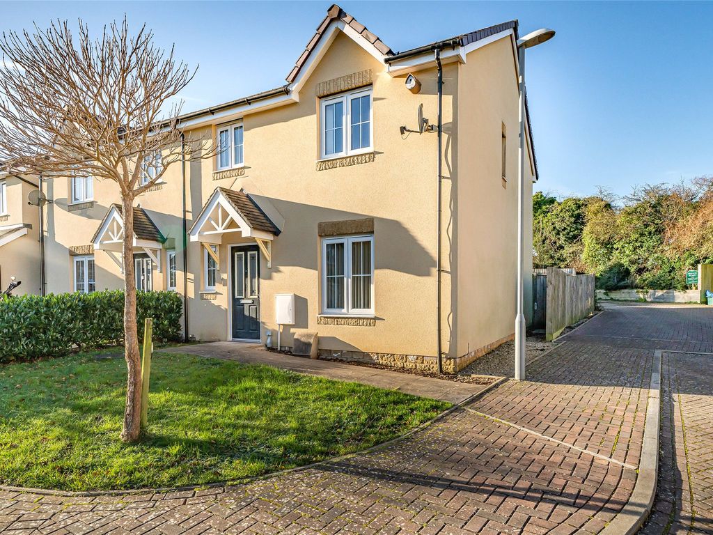 3 bed semidetached house for sale in Orchard Close, Westfield