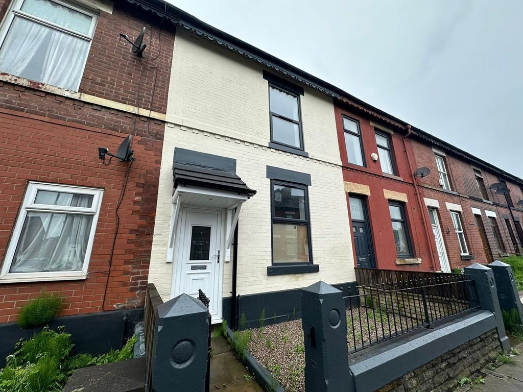 3 bed terraced house to rent in Ainsworth Road, Radcliffe, Manchester