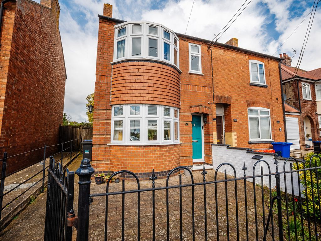 3 bed semidetached house for sale in Folly Road, Deanshanger MK19, £