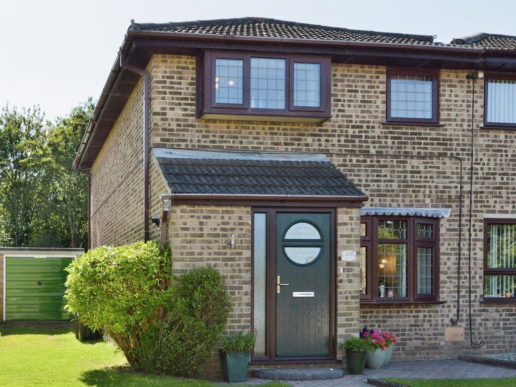 2 bed end terrace house for sale in Favell Drive, Furzton, Milton