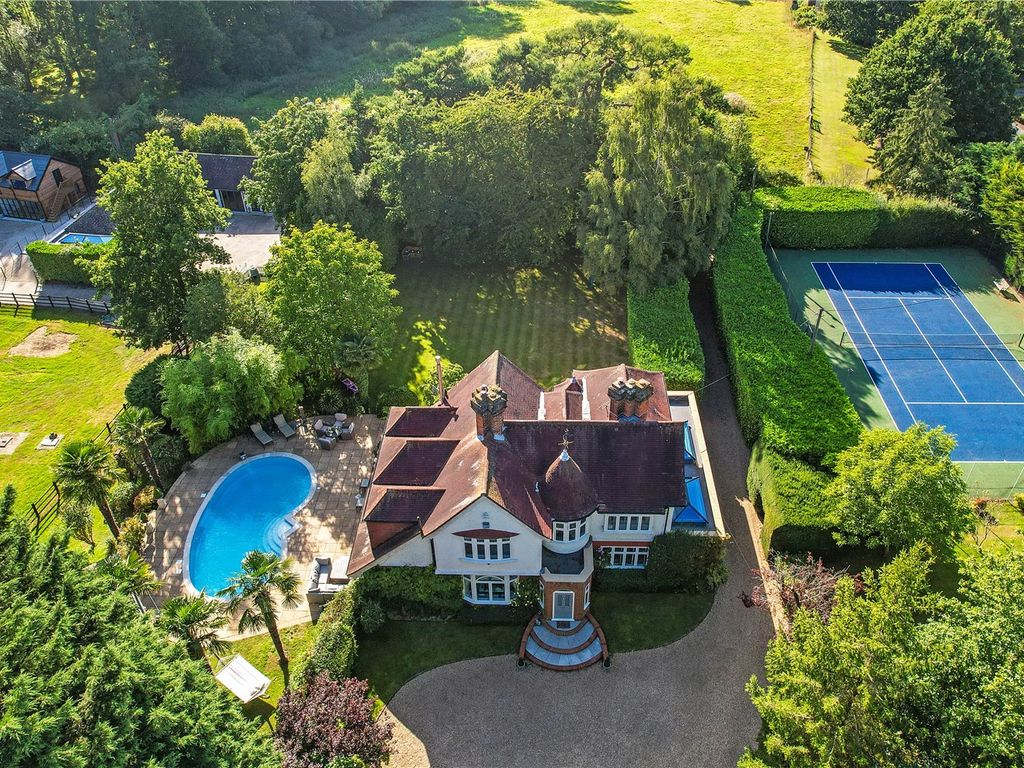 4 bed detached house for sale in Fairbourne Lane, Harrietsham