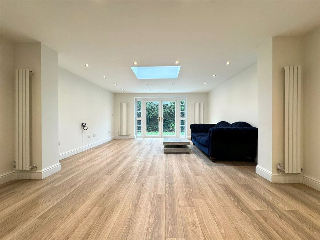 4 bed end terrace house to rent in Wilsmere Drive, Northolt UB5, £2,500