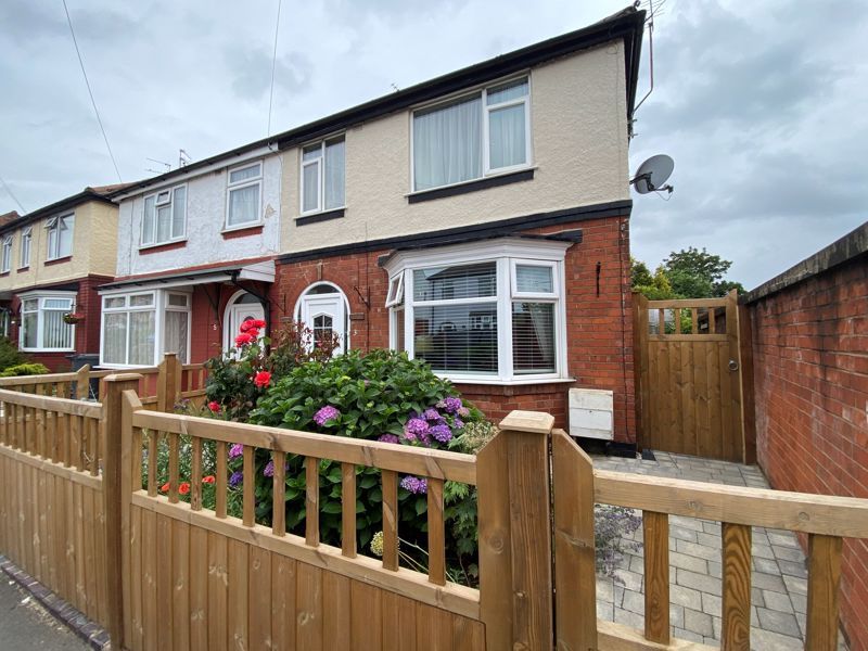 3 bed semidetached house for sale in Sandon Road, Abbey Green