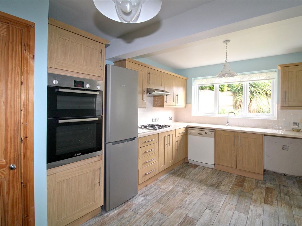 3 bed property for sale in Sandgate Close, Seaford BN25, £350,000 Zoopla