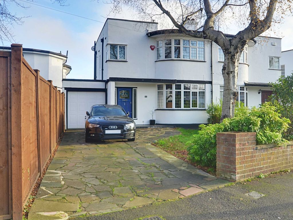 3 bed semidetached house to rent in Fairfield Road, Petts Wood
